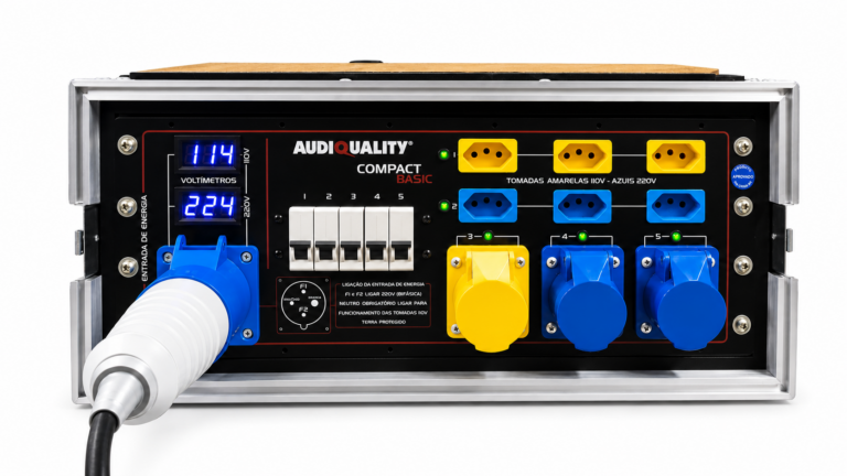 Main Power Compact Basic AudioQuality com entrada industrial 3P+T 32A e saídas em 127V e 220V