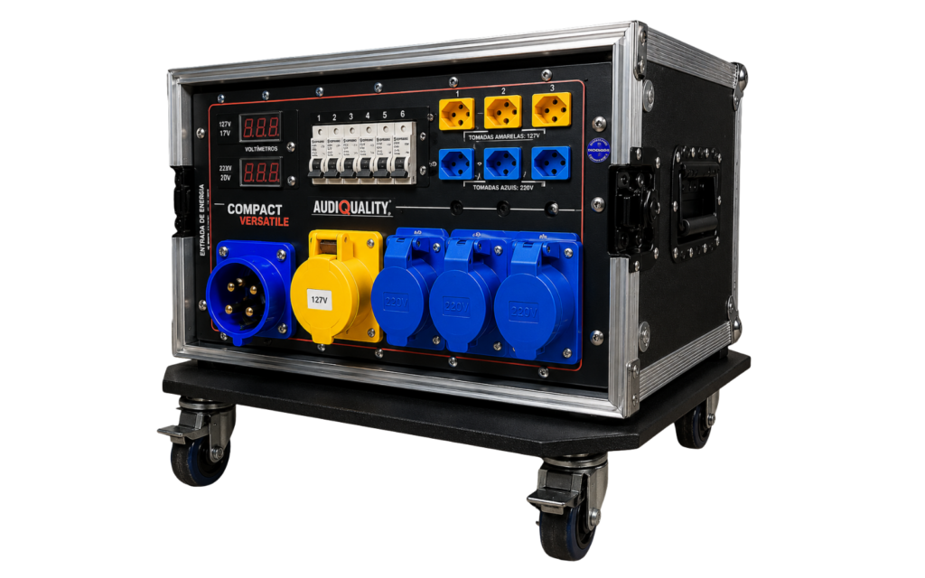 Main Power Compact Versatile Max com case AudioQuality em perspectiva com saídas industriais e tomadas NBR