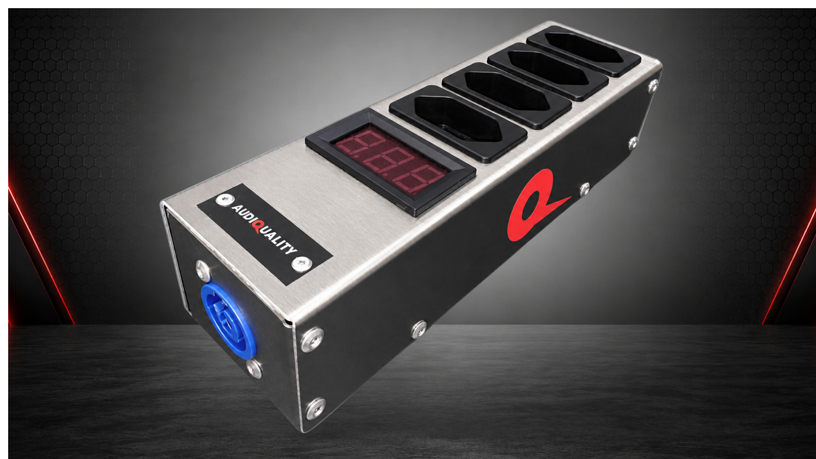 Régua R4V-P AudioQuality com quatro tomadas e voltímetro digital