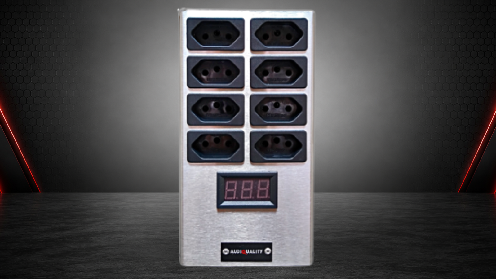 Régua R8V-P AudioQuality com oito tomadas e voltímetro digital